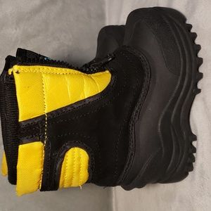 black and yellow insulated Waterproof snow boots.